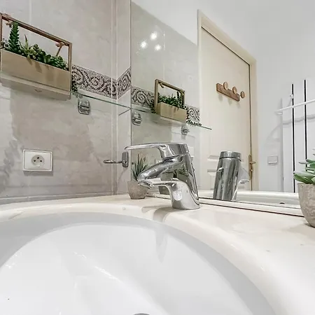 Appartement Balcon, Parking, Piscine Et Clim' A 2 Pas Du Port Santa Lucia
