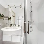T2 Rénové Avec Balcon Et Parking Privé à 2 Pas Du Port Santa Lucia Saint-Raphaël