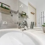 Apartamento T2 Rénové Avec Balcon Et Parking Privé à 2 Pas Du Port Santa Lucia