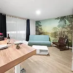T2 Rénové Avec Balcon Et Parking Privé à 2 Pas Du Port Santa Lucia Saint-Raphaël