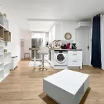 Apartamento T2 Rénové Avec Balcon Et Parking Privé à 2 Pas Du Port Santa Lucia Saint-Raphaël
