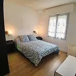 T2 Rénové Avec Balcon Et Parking Privé à 2 Pas Du Port Santa Lucia * Saint-Raphaël