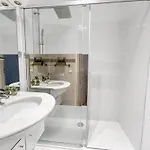 T2 Rénové Avec Balcon Et Parking Privé à 2 Pas Du Port Santa Lucia *