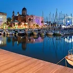 T2 Rénové Avec Balcon Et Parking Privé à 2 Pas Du Port Santa Lucia