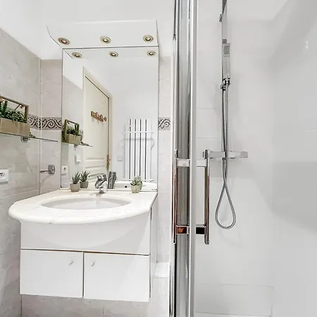 Balcon, Parking, Piscine Et Clim' A 2 Pas Du Port Santa Lucia Saint-Raphael (Var)
