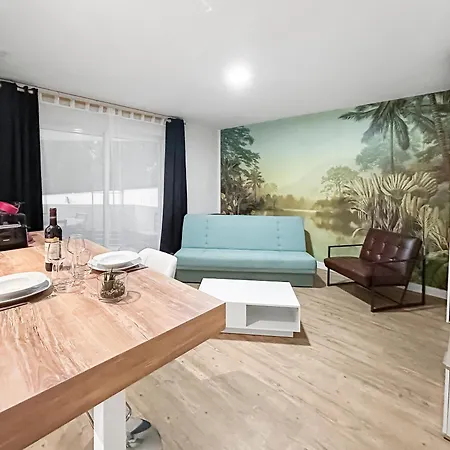 Balcon, Parking, Piscine Et Clim' A 2 Pas Du Port Santa Lucia Saint-Raphael (Var)