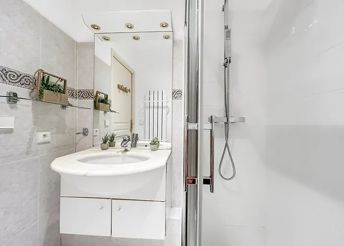 T2 35m2 Clim, Piscine, Balcon Et Parking Prive A 2 Pas Du Port Santa Lucia Saint-Raphaël