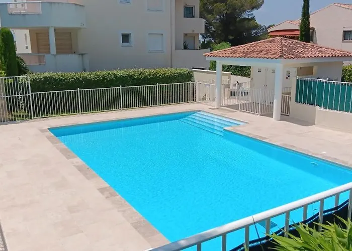 Apartment T2 35m2 Clim, Piscine, Balcon Et Parking Prive A 2 Pas Du Port Santa Lucia